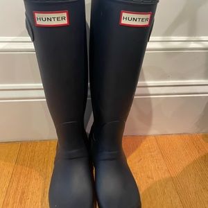 Tall Hunter Rain Boots- Navy Blue- excellent condition (only worn a few times)